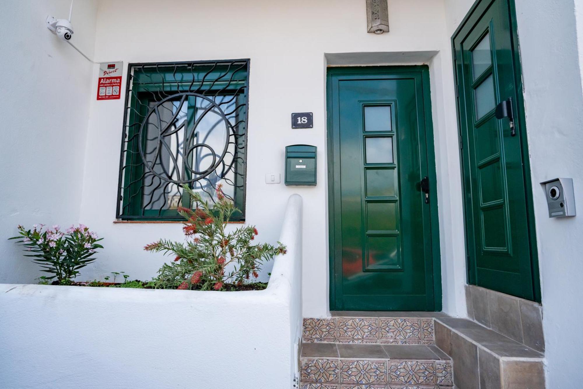 Casa Julio - Alcala Complete Coastal Retreat - Entire Apartment - 3 Min Walk From The Ocean - Shared Entrance With Host Dış mekan fotoğraf